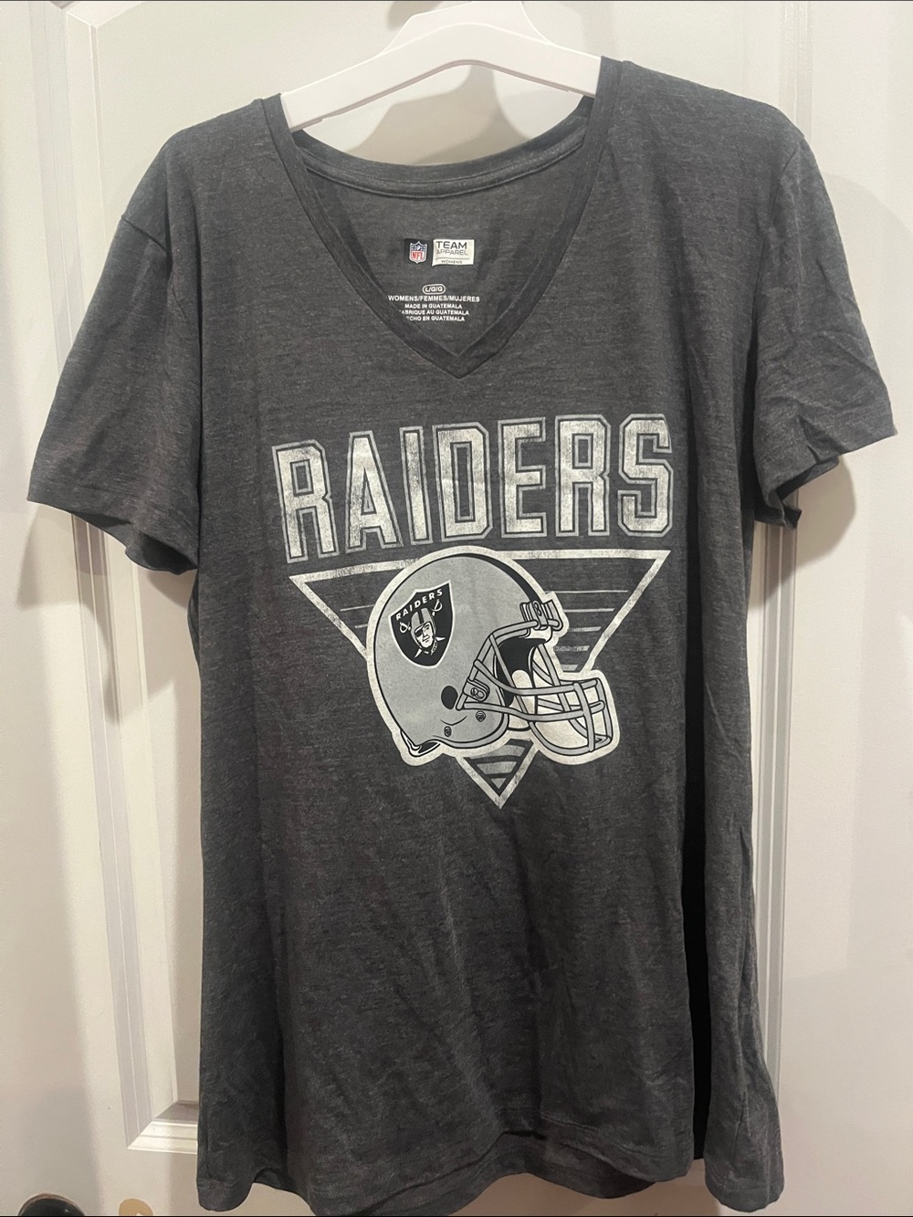 Raiders Women’s V-Neck Graphic Tee - Gray